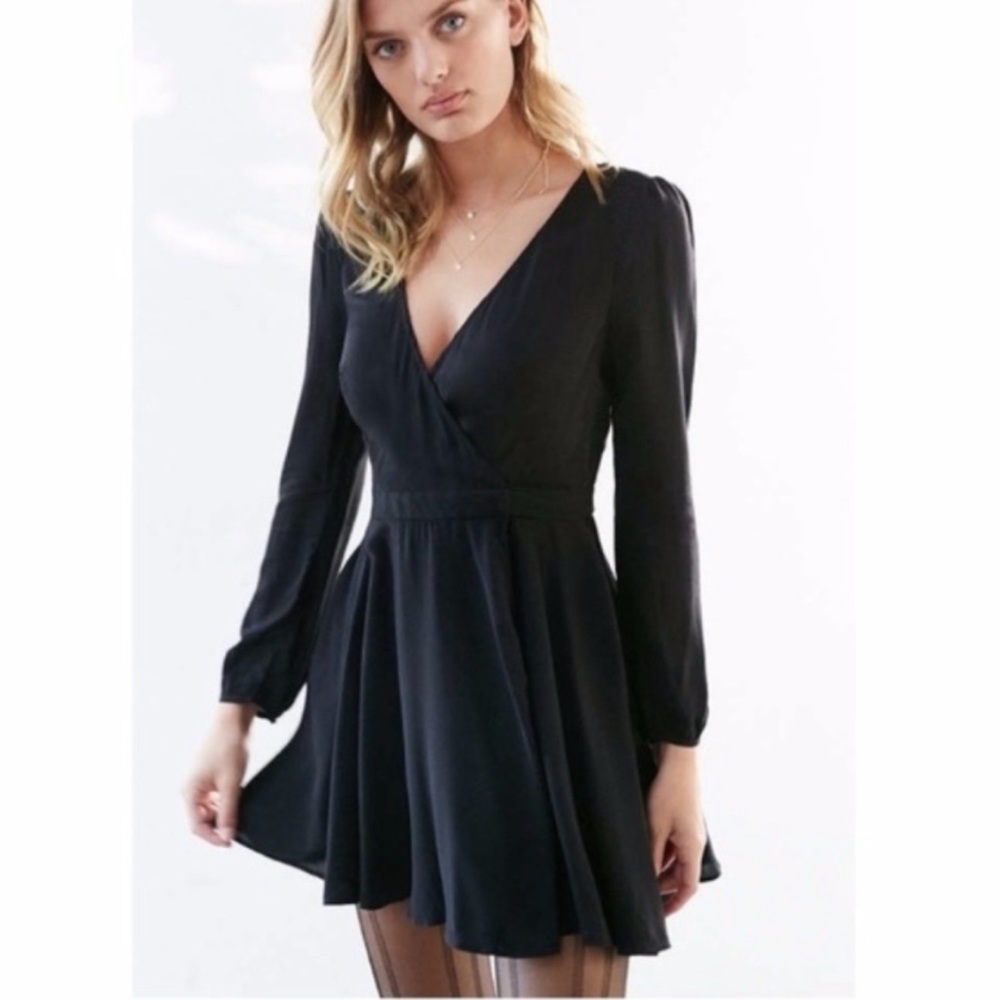 NWOT Urban Outfitters Ecote Women’s Black Flouncy Wrap Dress Small Long Sleeve